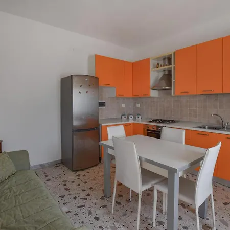 4 Bedroom Cozy In بيت للعطل ريجّو دي كالابريا