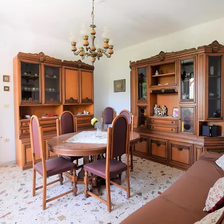 Prázdninový dům 4 Bedroom Cozy In